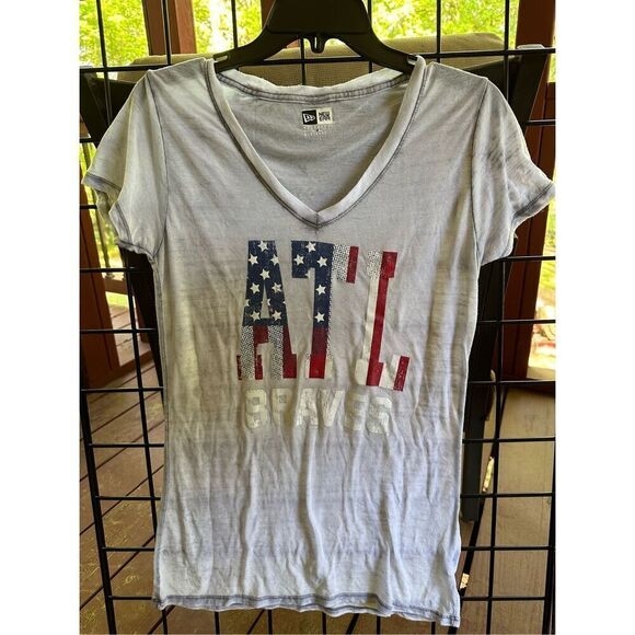 Women’s Atlanta Braves New Era Patriotic ATL v-neck t-shirt sz small - Picture 1 of 7